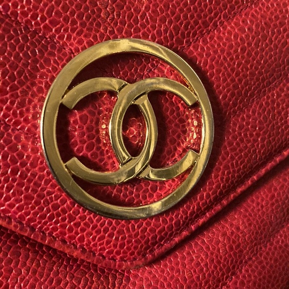 RARE Vintage red caviar chevron Chanel flap with 24 karat gold hardware - Picture 5 of 8